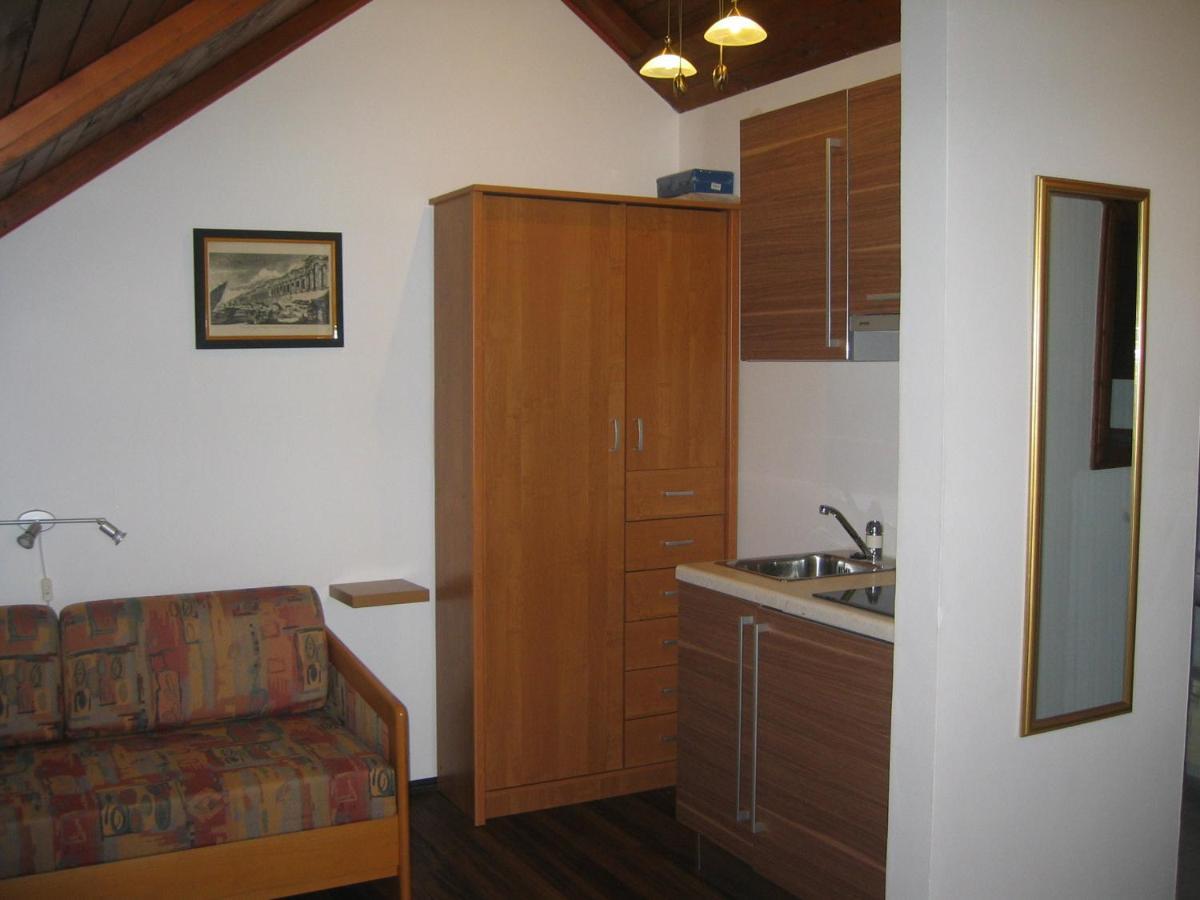 Apartments Larsen Omiš Екстериор снимка