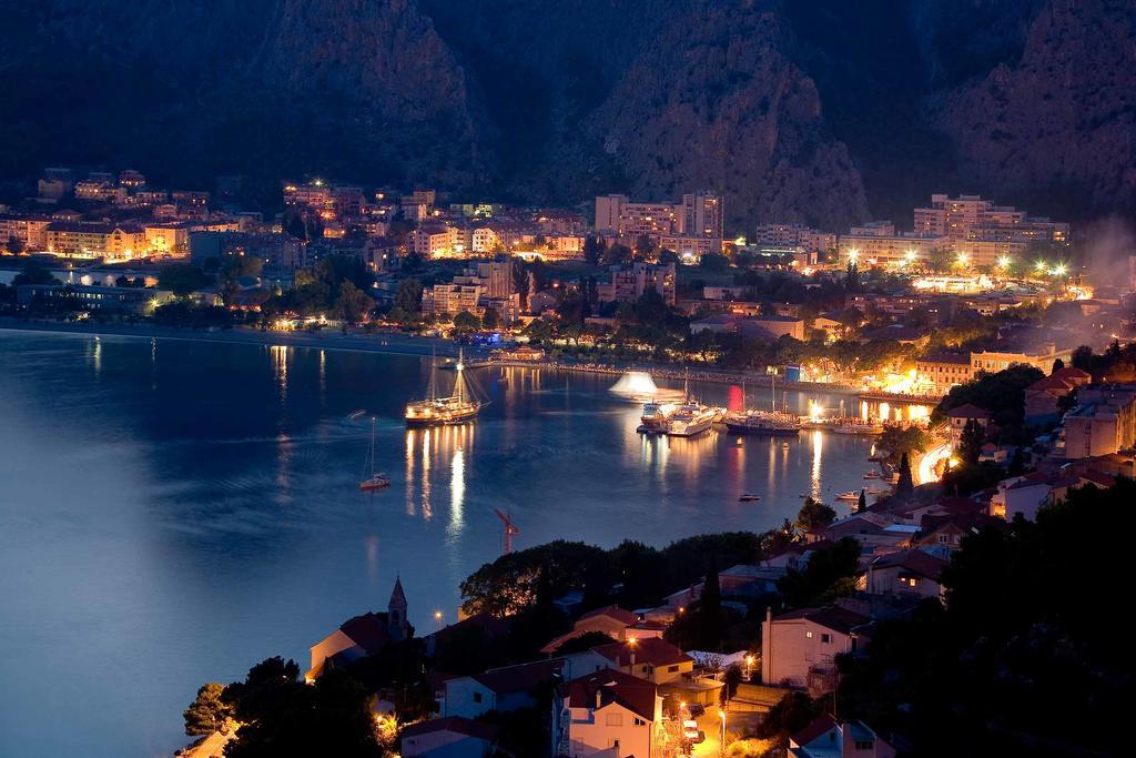Apartments Larsen Omiš Екстериор снимка