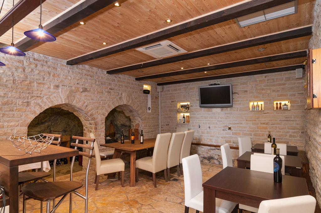 Apartments Larsen Omiš Екстериор снимка