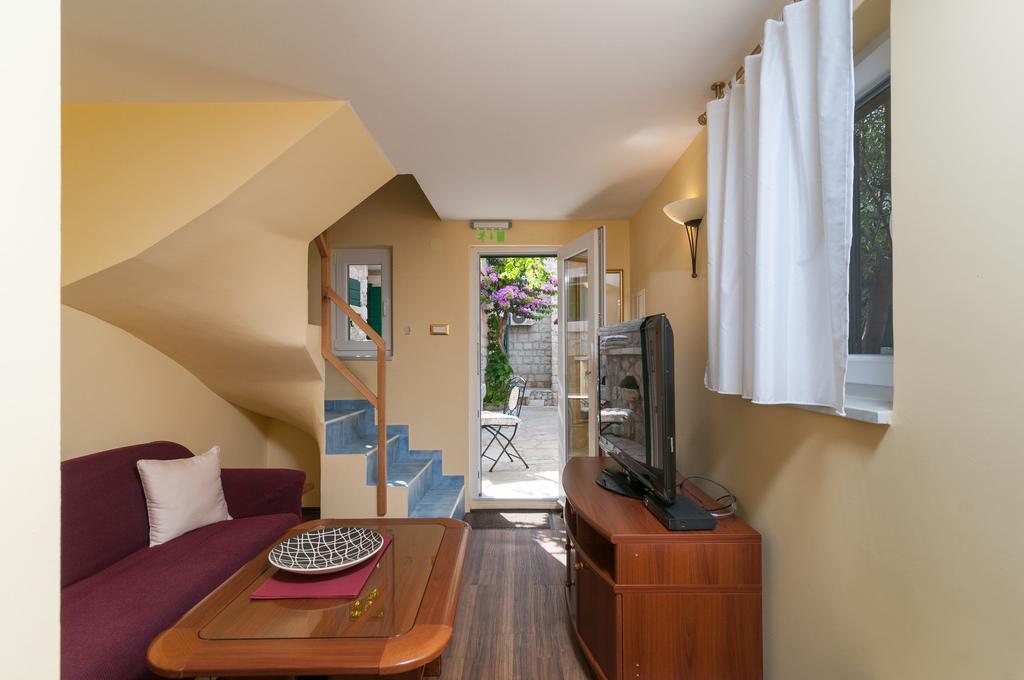 Apartments Larsen Omiš Екстериор снимка