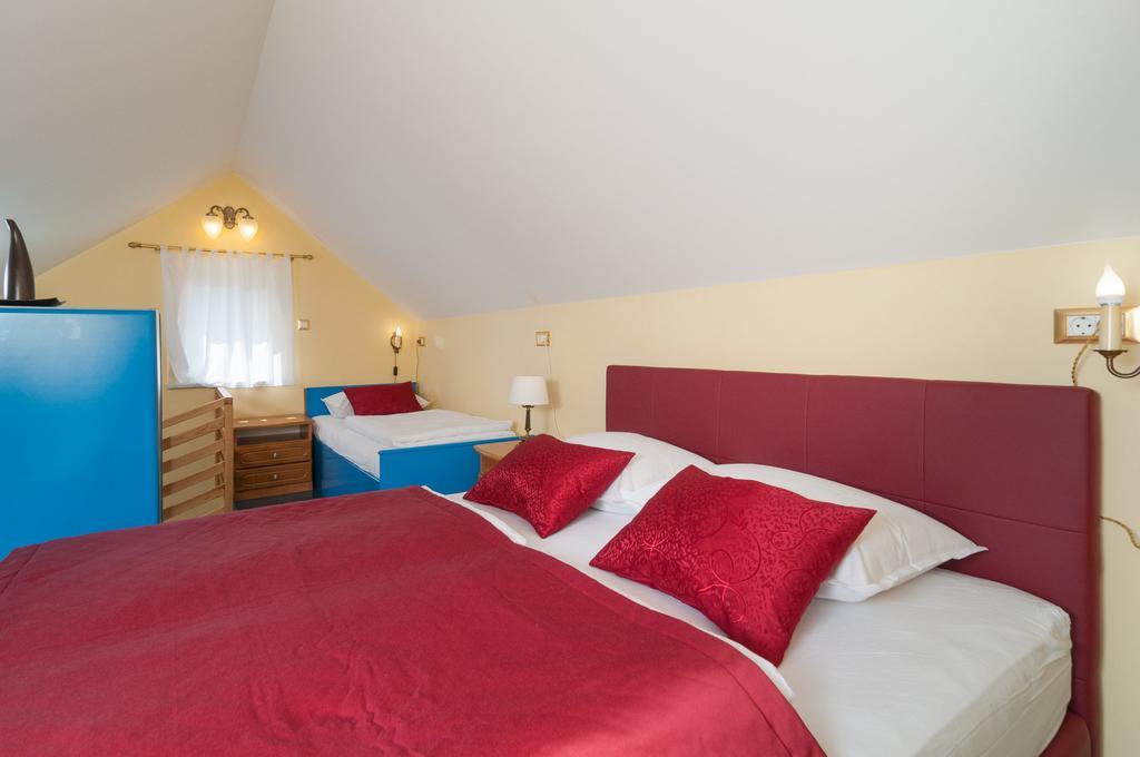 Apartments Larsen Omiš Екстериор снимка