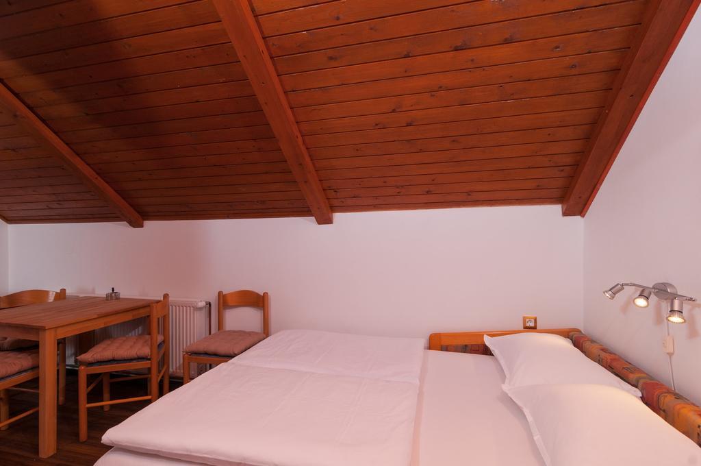 Apartments Larsen Omiš Екстериор снимка