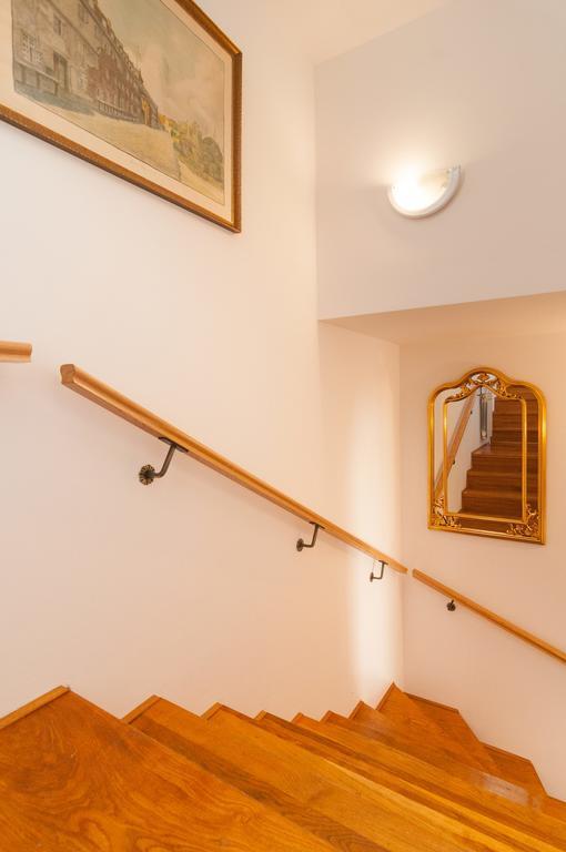 Apartments Larsen Omiš Екстериор снимка