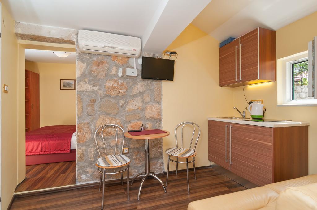 Apartments Larsen Omiš Екстериор снимка