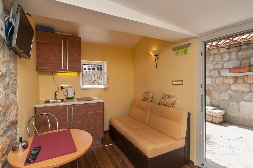 Apartments Larsen Omiš Екстериор снимка