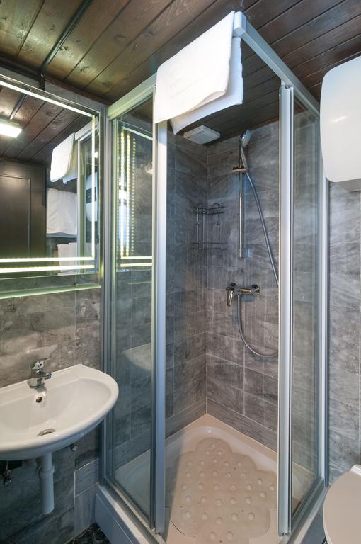Apartments Larsen Omiš Екстериор снимка