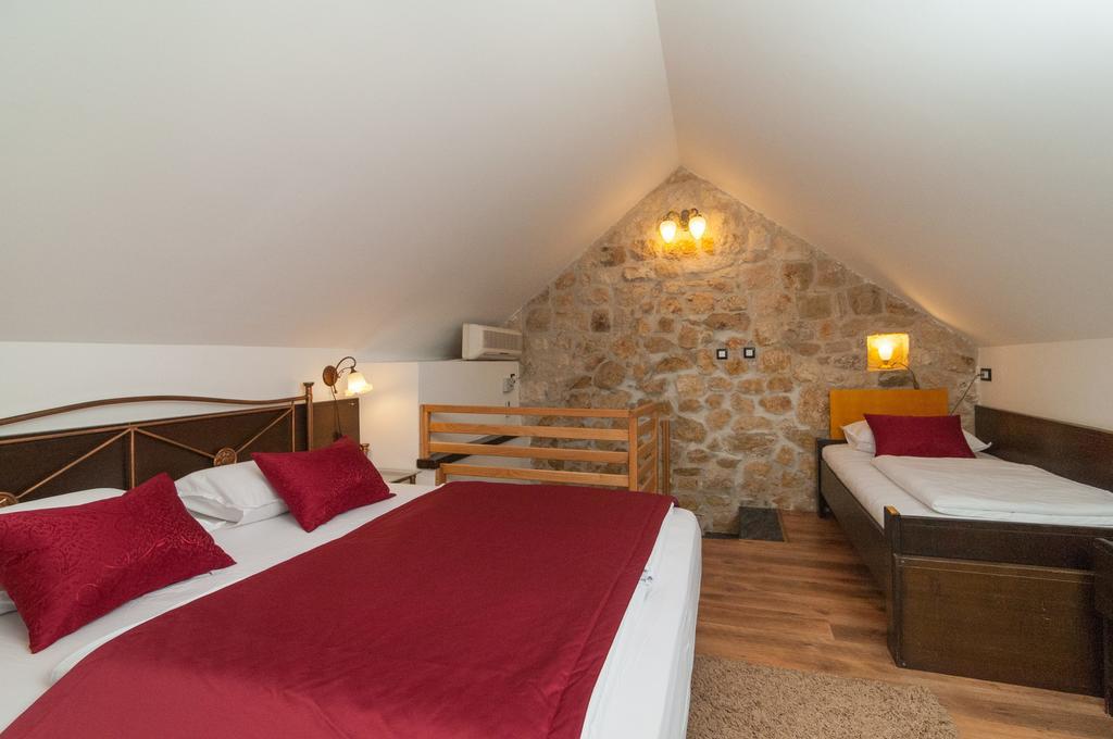 Apartments Larsen Omiš Екстериор снимка