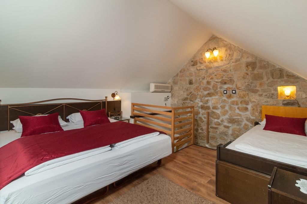 Apartments Larsen Omiš Екстериор снимка