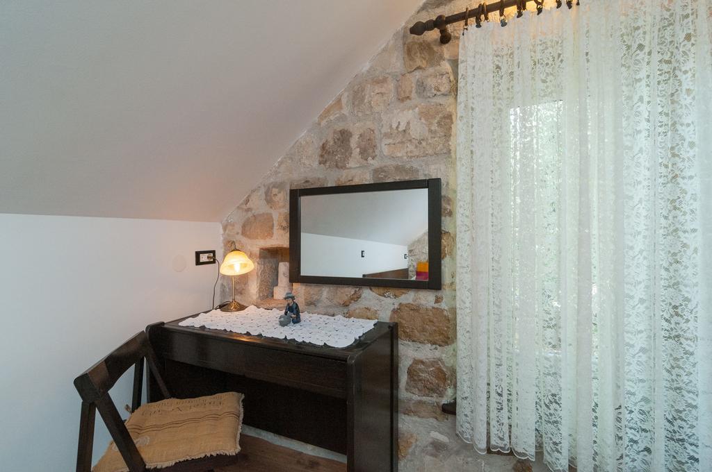 Apartments Larsen Omiš Екстериор снимка