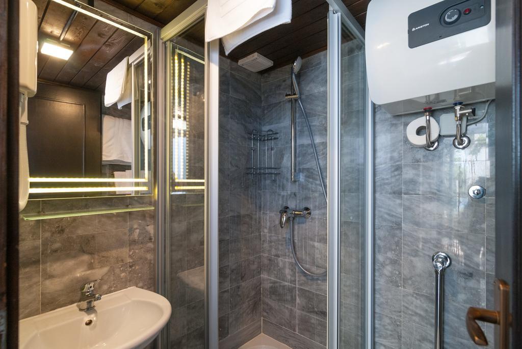 Apartments Larsen Omiš Екстериор снимка
