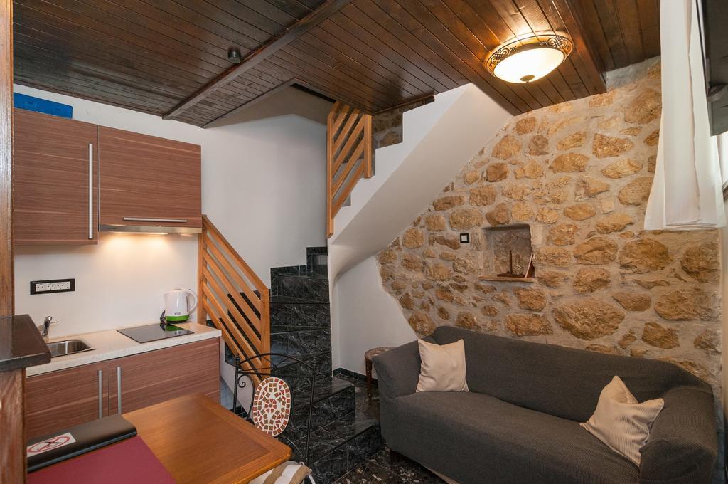 Apartments Larsen Omiš Екстериор снимка
