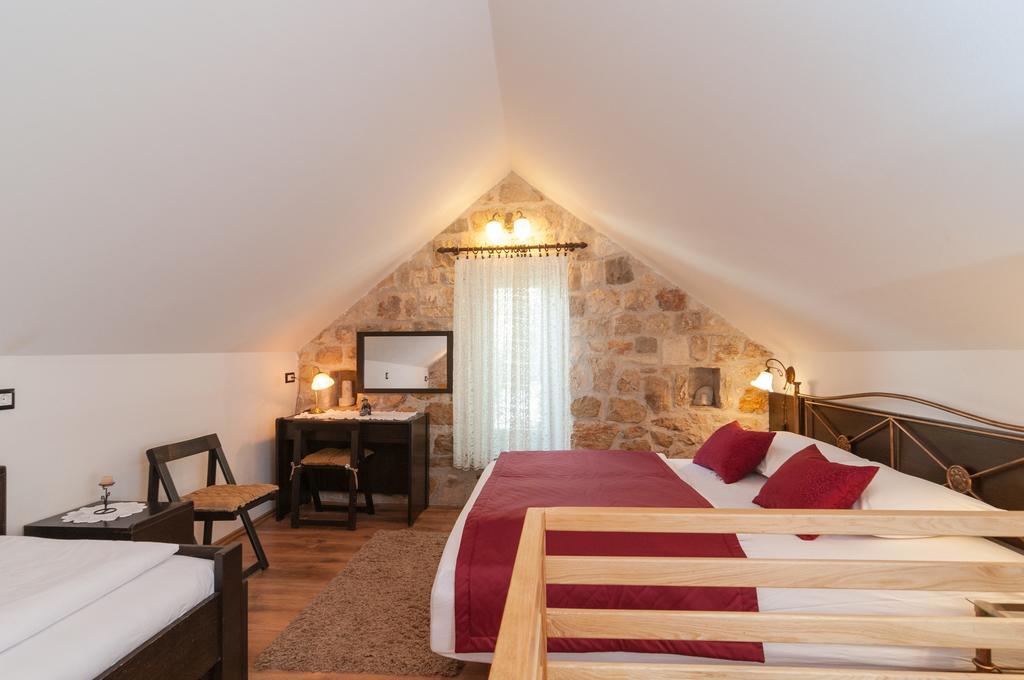 Apartments Larsen Omiš Екстериор снимка