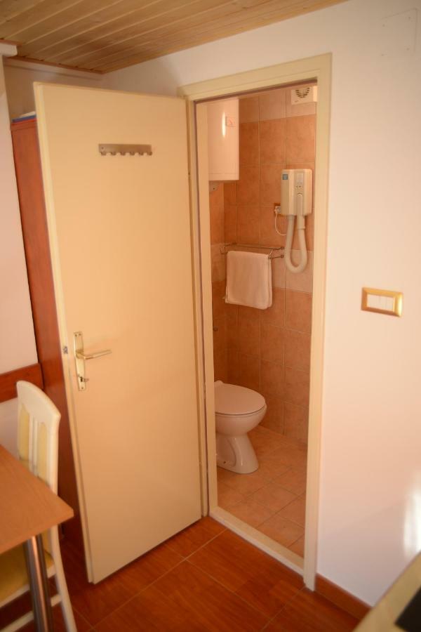 Apartments Larsen Omiš Екстериор снимка