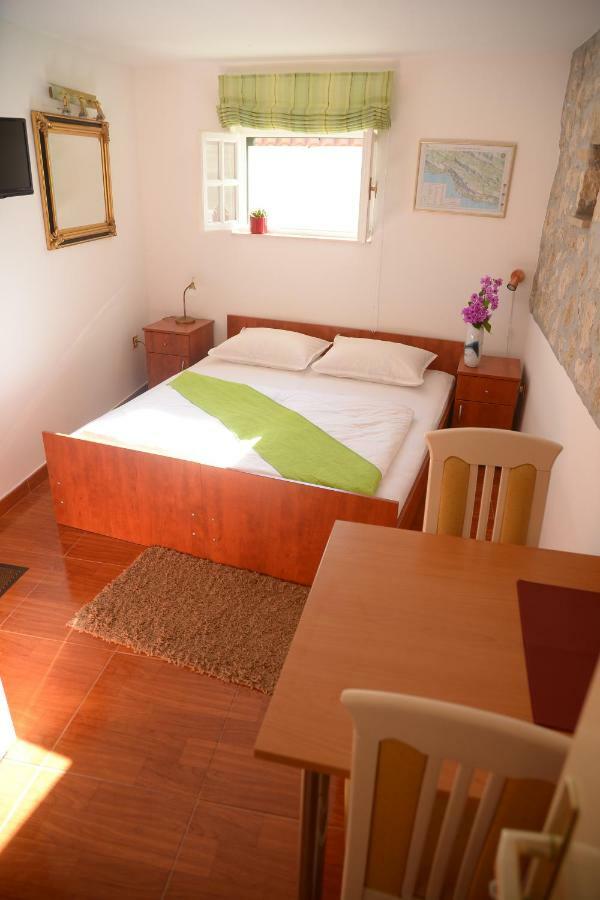 Apartments Larsen Omiš Екстериор снимка